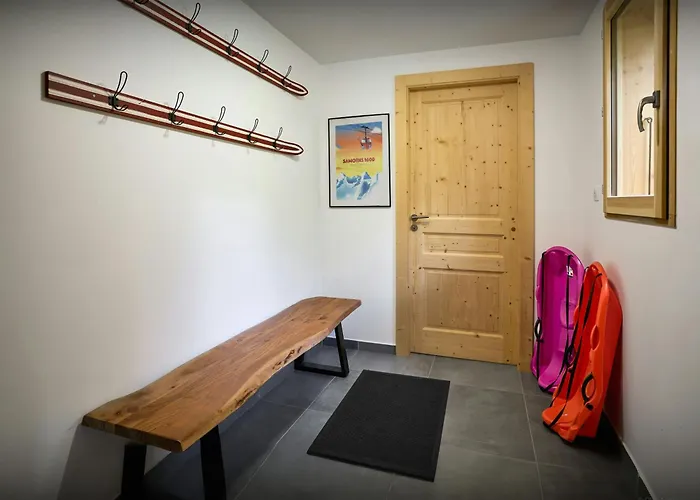 Morris - Ovo Network Chalet